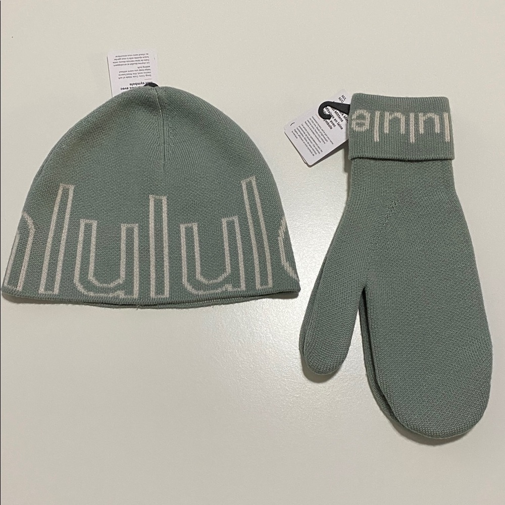Lululemon - Wordmark Beanie & Mittens set - NWT